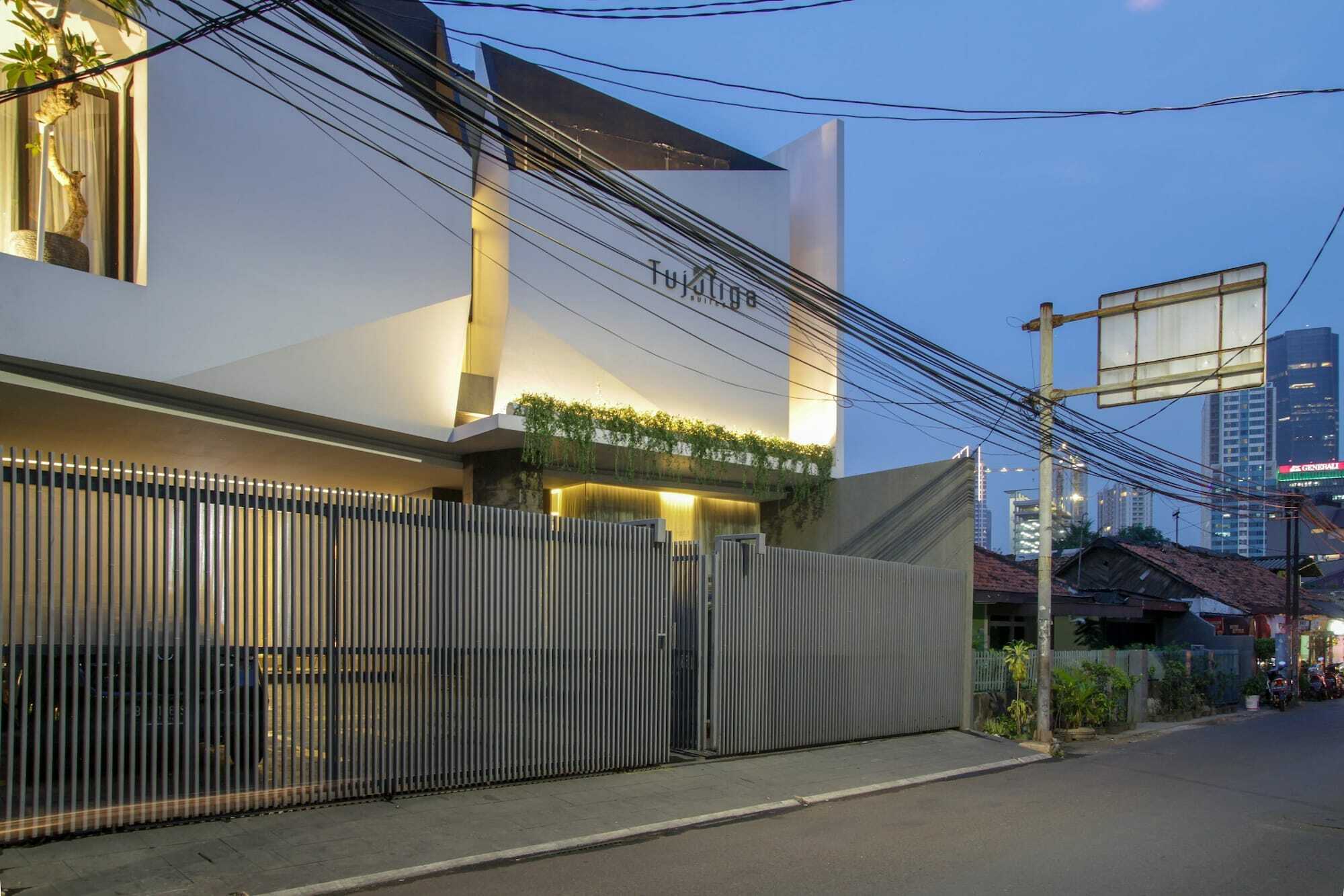 Tujutiga Suites Jakarta Exterior photo